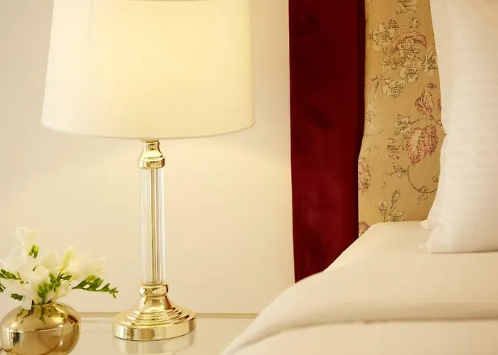 Old Town Luxury 'lady' *